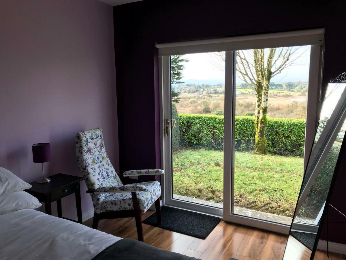 Mick'S Cottage Loughrea Extérieur photo